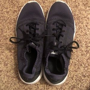 black adidas tennis shoes
